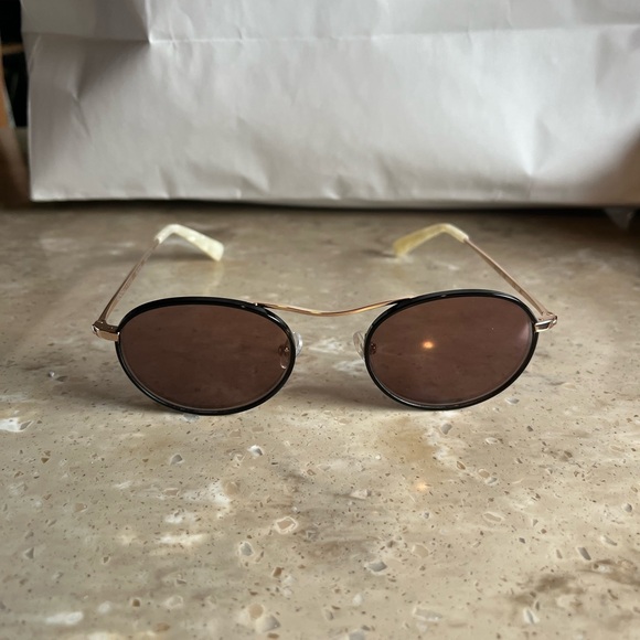 Kendall & Kylie SLOANE Brown Sunglasses - Picture 3 of 7